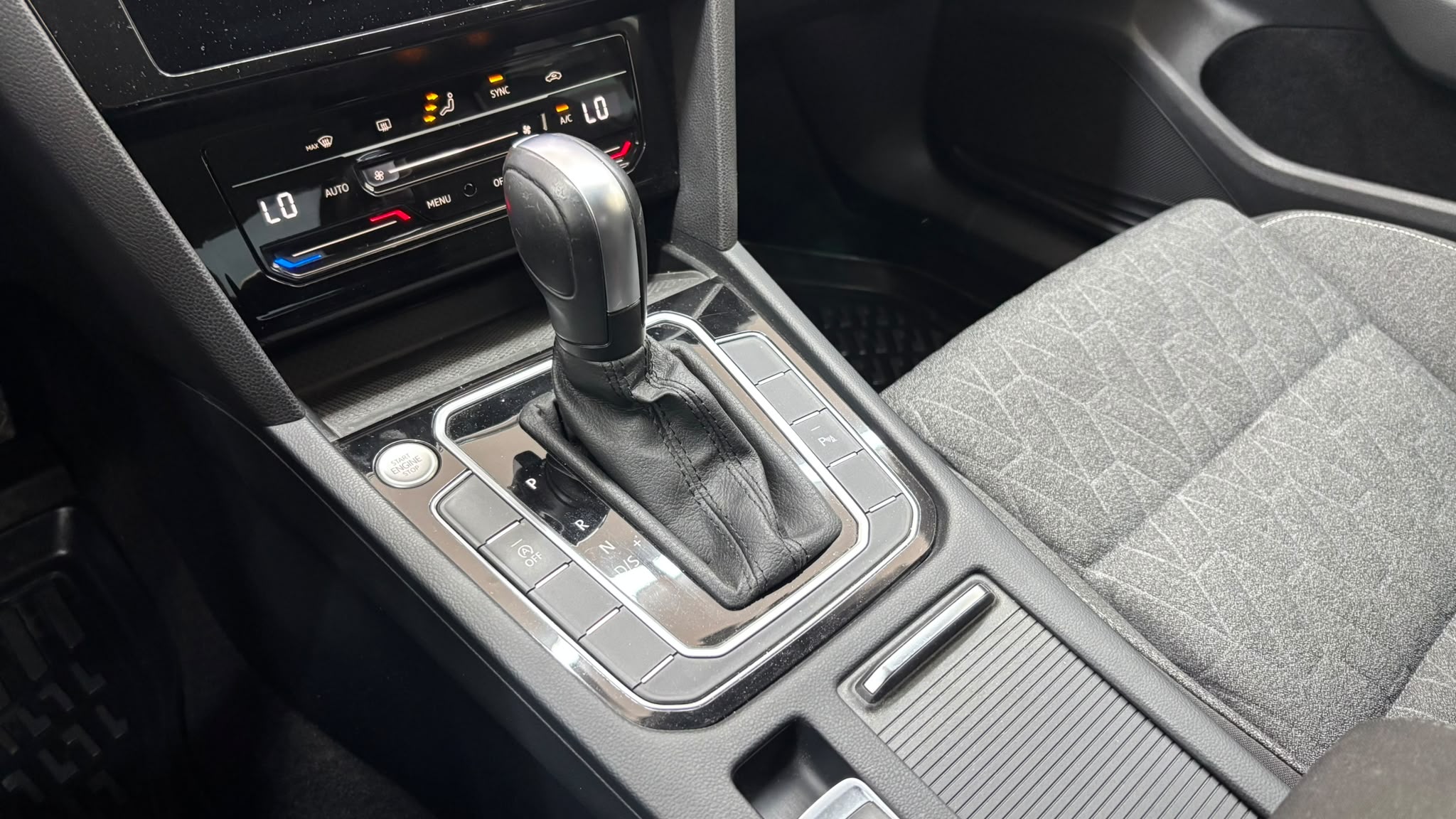 VOLKSWAGEN PASSAT 25
